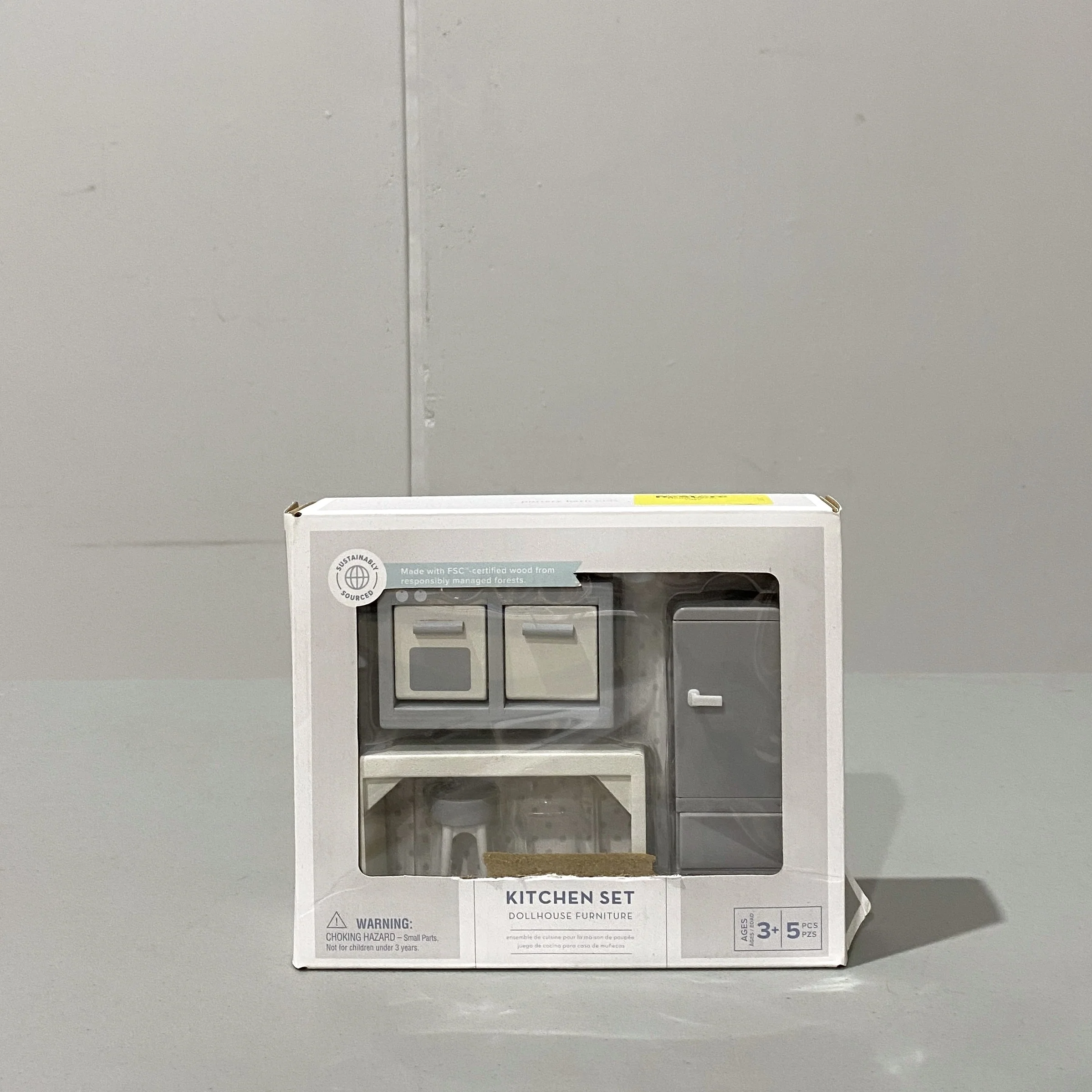Dollhouse and Furniture - Image 4