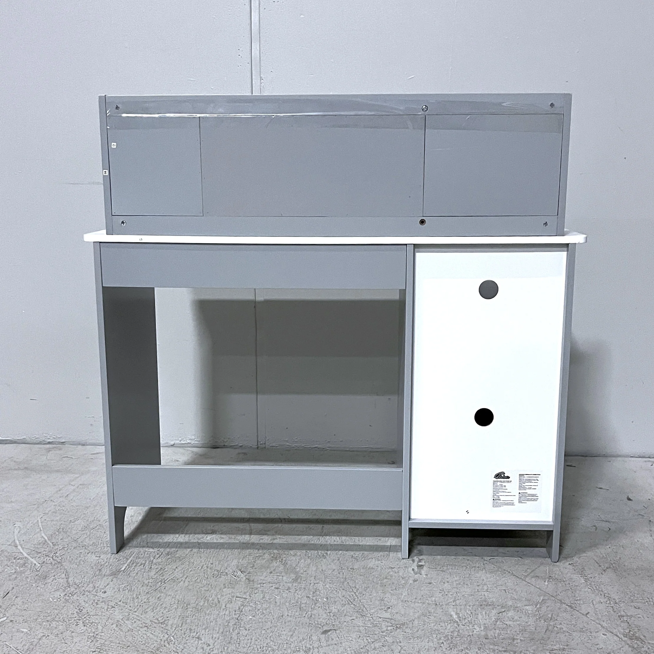 Kids Desk and Chair Set with Whiteboard - Image 3