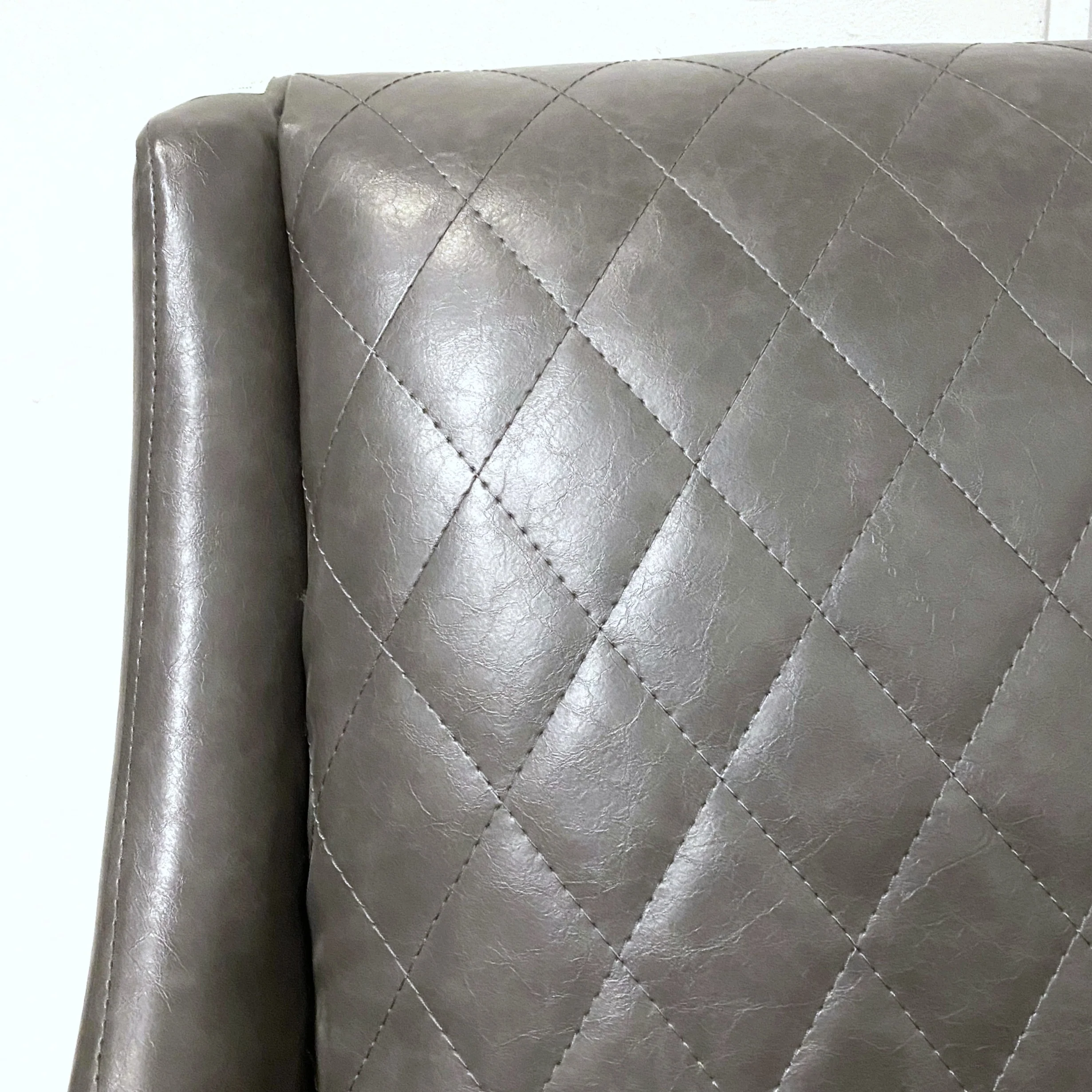 Quilted Leather Armchair - Image 3