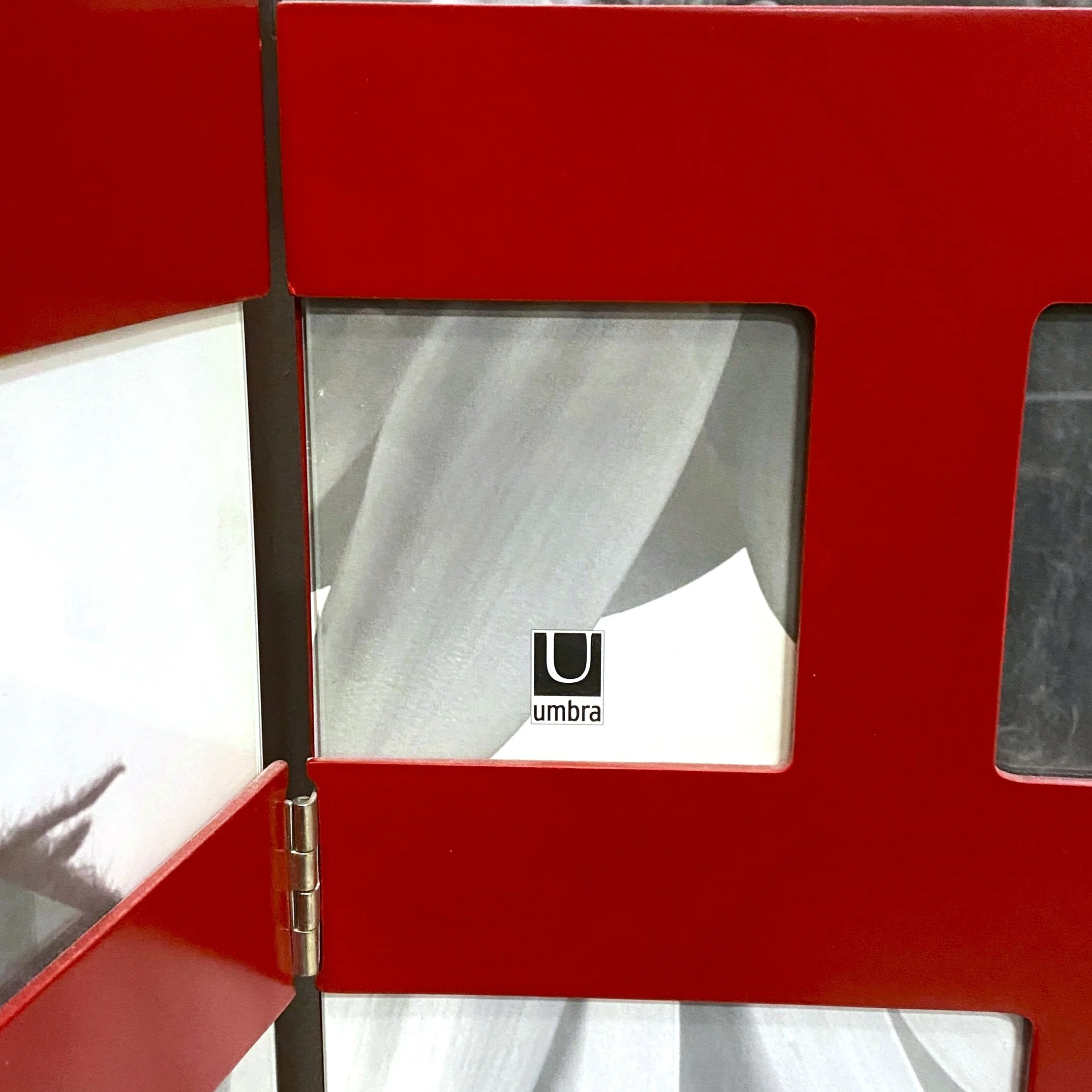Tri-Fold Metal Photo Frame Room Divider - Image 3