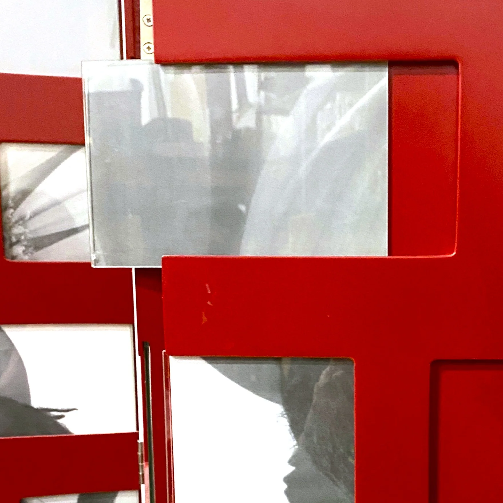 Tri-Fold Metal Photo Frame Room Divider - Image 4